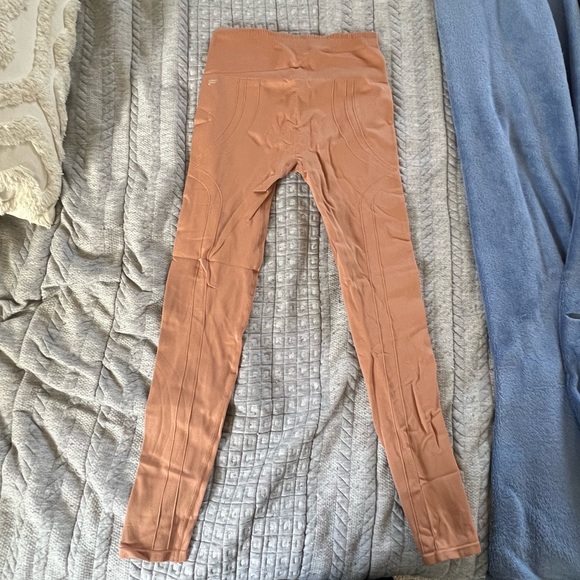 Fabletics Dusty Pink Knit Leggings - Picture 3 of 4